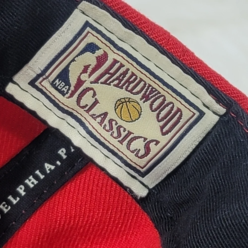 NBA HARD WOOD CLASSICS  CAP BULLS